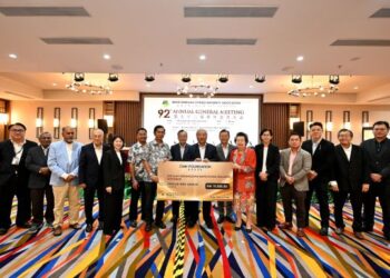 LEE Tian Hock (tengah) pada Mesyuarat Agung Tahunan ke-92 NSCMA.
