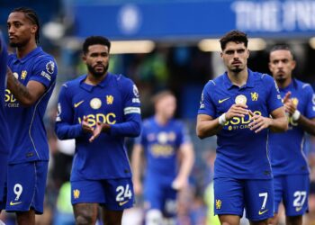 PEMAIN Chelsea tidak gembira apabila terikat 2-2 menentang Hull City dalam aksi liga, semalam. - AFP