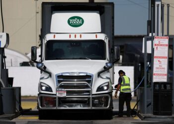HARGA diesel naik mendadak akibat perang Iran. - AFP