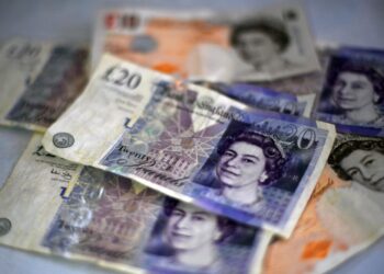 KOS pinjaman di UK melonjak akibat lonjakan harga minyak. - AFP