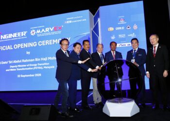 ABDUL Rahman Mohamad (tiga dari kanan) bersama Vincent Lim (kanan) semasa majlis pelancaran pameran Engineer dan Marvex 2026 di Pusat Konvensyen Kuala Lumpur, hari ini.