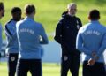 Thomas Tuchel memberi taklimat kepada skuad England dalam sesi latihan di St George's Park, kelmarin menjelang pertemuan penting menentang Sepanyol dalam kempen Liga Negara-Negara UEFA, esok. - AFP