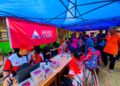PENDUDUK kampung mendapatkan khidmat nasihat daripada kakitangan Agrobank mengenai produk dan perkhidmatan yang ditawarkan.