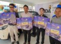 PARA pemenang Cabutan Merdeka bergambar bersama hadiah yang dimenangi menerusi kempen Bonanza Memenuhi Impian 2026.