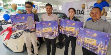 PARA pemenang Cabutan Merdeka bergambar bersama hadiah yang dimenangi menerusi kempen Bonanza Memenuhi Impian 2026.