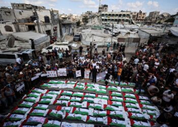 JENAZAH 100 mangsa perang Gaza ditemukan di bawah runtuhan di Gaza. - AFP