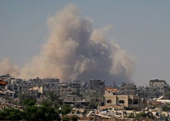 TENTERA Israel masih meneruskan serangan udara di Gaza. - AFP