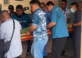 JENAZAH Zamberi Angah di Hospital Sungai Siput hari ini selepas bedah siasat terhadap lelaki Orang Asli itu yang maut diserang harimau semalam. - UTUSAN