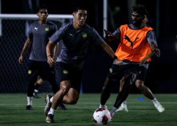 SKUAD Harimau Malaya menjalani latihan di Jakarta, kelmarin sebagai persiapan menentang Indonesia dalam saingan Piala ASEAN FIFA 2026 hari ini. - IHSAN FAM