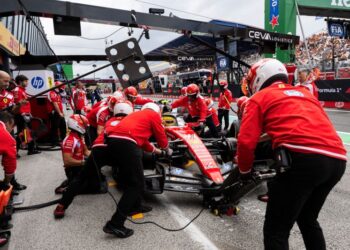 Lewis Hamilton mengakui Ferrari sudah menunjukkan peningkatan ketara sejak awal musim, termasuk berjaya merapatkan jurang dengan Mercedes untuk muncul sebagai pencabar utama pasukan itu. - AFP