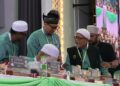ABDUL Hadi Awang (kanan) semasa menghadiri Muktamar Tahunan Pas Ke-72 di Pusat Tarbiah Islamiah Kelantan (Putii), Pengkalan Chepa, Kota Bharu, Kelantan .- UTUSAN/MUSTAQIM MOHAMED