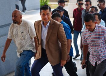 MUHAMMAD Hilman Idham ketika hadir ke Kompleks Mahkamah Kuala Lumpur berhubung keputusan bagi pertuduhan menimbulkan kegentaran awam. - UTUSAN/SADDAM YUSOFF