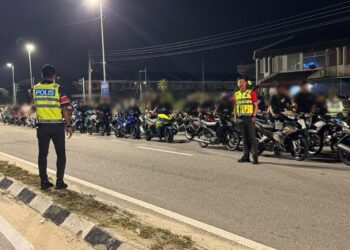 ANTARA penunggang motosikal yang ditahan dalam Op Samseng Jalanan di Jalan Pasir Puteh dekat Station 18, Ipoh awal pagi ini.