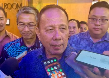 ISMAIL Lasim ketika ditemui pemberita selepas menghadiri Majlis Anugerah Siswazah Kelas Pertama di Seremban hari ini.-UTUSAN /NOR SHAFIQAH MOHD. GHAZALI.