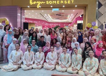 ANTARA yang memeriahkan perasmian cawangan Bayu Somerset di Toppen Johor Bahru, hari ini.