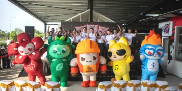 WARGA kerja Matrix Concepts turut bersama lima maskot Matrix Elementals iaitu Mento, Muz, Matrix, Moossi dan Mawar, Meraikan hujung minggu Merdeka Malaysia Kita yang penuh bermakna di Kluang.