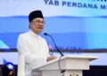 ANWAR Ibrahim pada Majlis Perasmian Skim Usahawan Bangkit Negeri Kedah di Alor Setar, hari ini. - UTUSAN/ SHAHIR NOORDIN