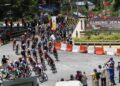 PELUMBA memulakan pendakian di kaki Gunung Jerai sambil disaksikan peminat dan penduduk tempatan pada aksi peringkat kedua LTdL 2026 di Yan, hari ini. - UTUSAN/ SHAHIR NOORDIN