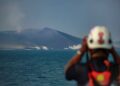 TAHAP Gunung Berapi Anak Krakatua diturunkan kepada Amaran II. - AFP