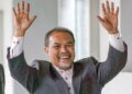 JAMIL Khir Baharom ceria ketika hadir di Mahkamah Sesyen Kuala Lumpur berkait Laporan Suruhanjaya Diraja (RCI) Lembaga Tabung Haji (TH).