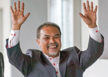 JAMIL Khir Baharom ceria ketika hadir di Mahkamah Sesyen Kuala Lumpur berkait Laporan Suruhanjaya Diraja (RCI) Lembaga Tabung Haji (TH).