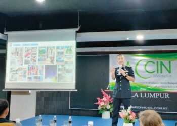 MOHAMMED Sazif Mohamed Subri ketika menyampaikan taklimat pada Symposium 2.0: “Thumbs Down to Bottoms Up”, Apa Kata Agama Mengenai Bahan Memabukkan?” baru-baru ini. – mingguan/ Halina Md. Noor