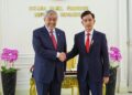 AHMAD Zahid Hamidi bersalaman dengan Gibran Rakabuming Raka di Istana Wakil Presiden di Jakarta, Indonesia semalam. – BERNAMA