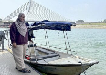 NURUL Nabila Ahmad Farid meneruskan legasi arwah neneknya dengan menguruskan lima buah bot laju bagi membawa pelancong meneroka keindahan Tasik Kenyir, Hulu Terengganu, Terengganu.