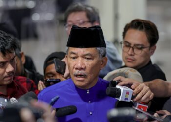 MOHAMAD Hasan ditemui pemberita selepas melawat Laman Media sempena Perhimpunan Agung UMNO 2026 di WTCKL, Kuala Lumpur hari ini.-UTUSAN/FARIZ RUSADIO