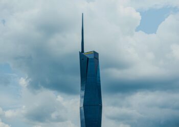 MENARA Merdeka Maybank berdiri megah sebagai mercu tanda kemajuan negara.