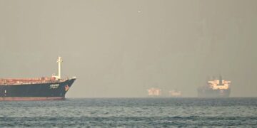 AMERIKA berjaya menghalang 115 kapal dagang masuk dan keluar dari pelabuhan Iran. - AFP