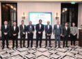PRESIDEN dan Ketua Pegawai Eksekutif Kumpulan Petronas, Tan Sri Tengku Muhammad Taufik (tengah) bersama Adif Zulkifli (empat dari kiri) dan Panayotis Kanellopoulos (empat dari kanan) semasa memeterai SPA bagi pembekalan LNG jangka panjang ke Greece.