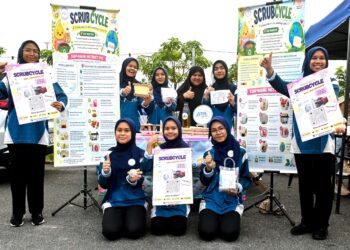 KUMPULAN pelajar Sekolah Menengah Sains Seri Puteri (Seseri) yang terlibat dalam projek ScrubCycle bagi mengubah masak masak terpakai menjadi sabun.