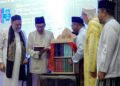 ANWAR Ibrahim melakukan gimik peluncuran buku Ihya Ulumuddin pada Muzakarah Ulama Turath Kebangsaan 2026 di Kompleks Seri Perdana di Putrajaya, hari ini. - UTUSAN/FARIZ RUSADIO