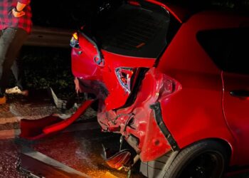 KEADAAN sebuah kenderaan yang terbabit kemalangan di Jalan Jelapang-Ampang, Ipoh  mengorbankan tiga penunggang motosikal manakala sembilan yang lain cedera dalam kejadian awal pagi tadi.