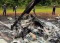 PASUKAN penyelamat melakukan operasi mencari dan menyelamat (SAR) di lokasi nahas helikopter Perkhidmatan Doktor Udara (FDS) berhampiran Lapangan Terbang Berlepas dan Mendarat Jarak Pendek Long Lellang, Ulu Baram, Sarawak dalam usaha mengenal pasti mangsa.-BERNAMA