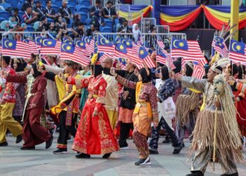 JIKA mahu Malaysia terus dihormati dunia, kita perlu menghidupkan kepelbagaian, keharmonian dan budi bahasa dalam kehidupan seharian.