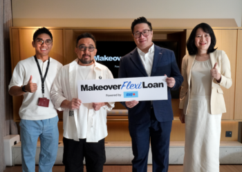 GAVIN Liew (dua kiri) dan Sien Vee Loc (dua kanan) selepas melancarkan Makeover Flexi Loan hasil kerjasama strategik antara The Makeover Guys dan RHB Bank Berhad baru-baru ini.