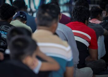 RAKYAT berharap agar pihak berkuasa tangkap orang tempatan yang menjadi tali barut Rohingya dan heret ke muka pengadilan.