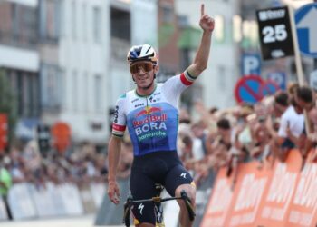 Remco Evenepoel memberi amaran awal kepada pencabar gelaran dunia apabila menjuarai Grand Prix Cycliste de Quebec, semalam. - AFP