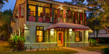 Rumah Kolonial: Kediaman besar yang suatu ketika dahulu berdiri megah di George Town, Pulau Pinang.