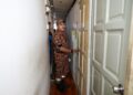 NOR Mahathir Muhammad memeriksa keadaan rumah penginapan pelajar semasa Op Sepadu Pemeriksaan Premis Sarang Burung di sekitar Kuala Terengganu, Terengganu. -UTUSAN/PUQTRA HAIRRY