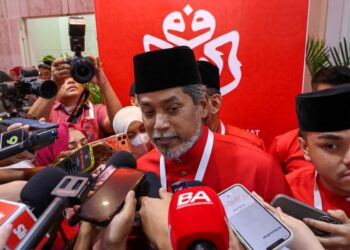KHAIRY Jamaludin ditemui selepas Ucapan Dasar Perhimpunan Agung UMNO.