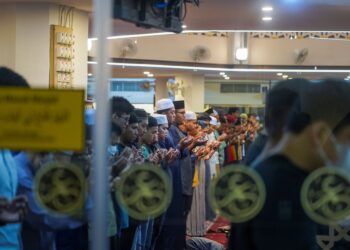 MENUNAIKAN solat Subuh antaranya sebagai tanda bersyukur dan berterima kasih kepada Allah yang memanjangkan usia kita sehari lagi.