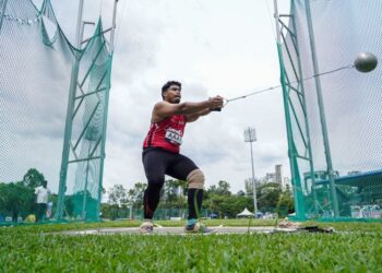 Sadat Marzuqi Ajisan mengukur keupayaan sendiri apabila turun beraksi dalam acara baling tukuk besi pada Sukan Asia Aichi-Nagoya 2026, Jumaat ini. - UTUSAN