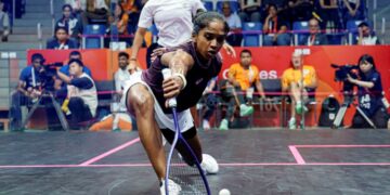 S. Sivasangari membenam Anahat Singh dari India pada aksi finak untuk menang pingat emas di Aichi-Nagoya hari ini.