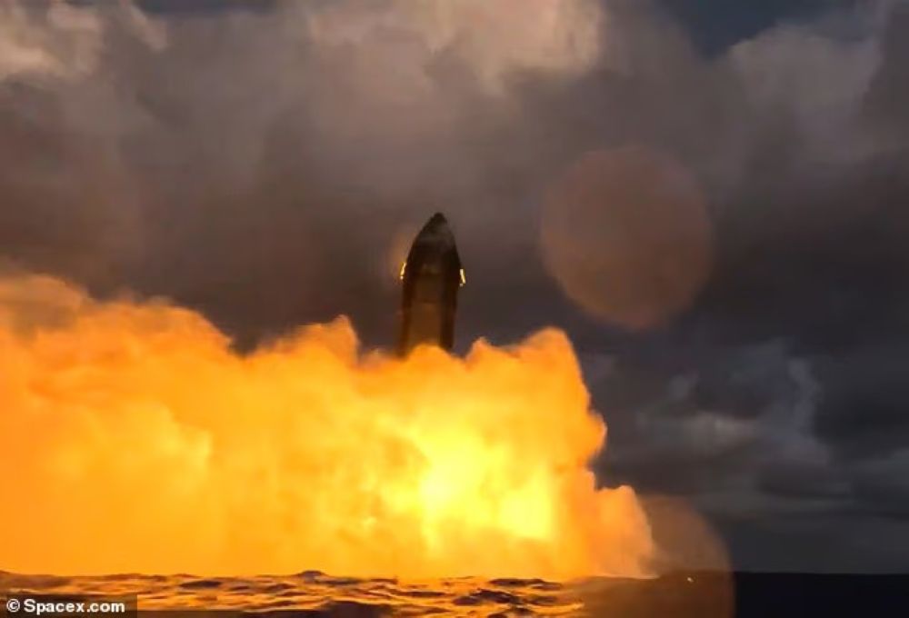 Roket SpaceX milik Elon Musk meletup selepas terhempas di lautan Roket SpaceX milik Elon Musk meletup selepas terhempas di lautan