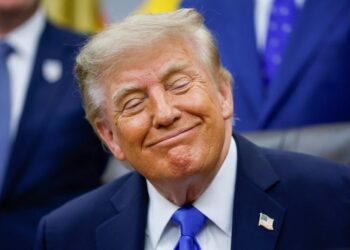 DONALD TRUMP