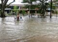 PENDUDUK dakwa kegagalan pengurusan banjir, sistem perparitan, amaran cuaca dan tindak balas bencana menyumbang kepada kerugian mereka. Gambar 21 Disember 2021.