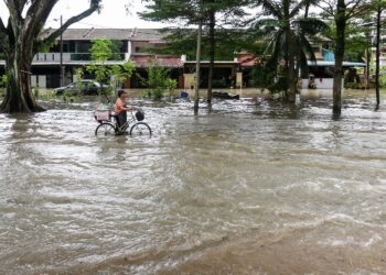 PENDUDUK dakwa kegagalan pengurusan banjir, sistem perparitan, amaran cuaca dan tindak balas bencana menyumbang kepada kerugian mereka. Gambar 21 Disember 2021.